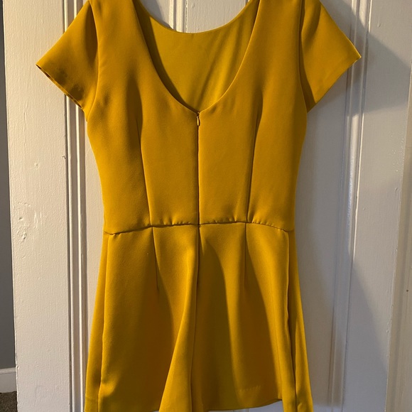 short romper from Zara! great fit… super flattering! color mustard - Picture 2 of 3